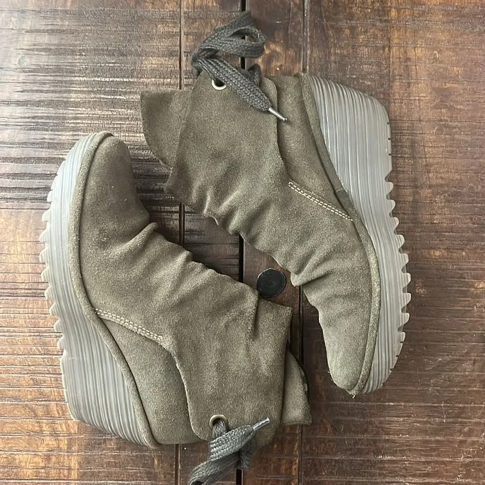 Fly London Women 38 US 7.5-8 Yama Wedge Platform Bootie Green Suede Lace Up Boot